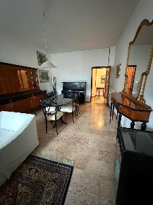 Foto Appartamento a Massa Centro di 135 m² con 6 locali in vendita