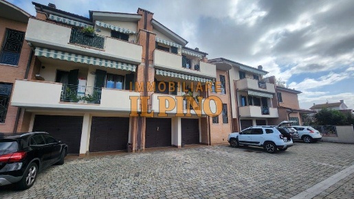 Foto Appartamento a Cascina Semicentro di 81 m² con 5 locali in vendita