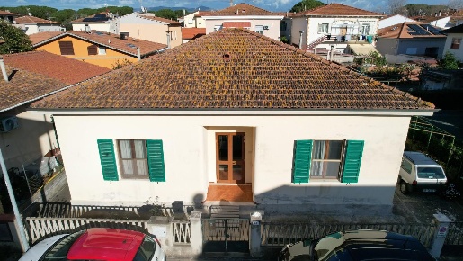 Foto Villa unifamiliare a Rosignano Marittimo Vada di 168 m² con 7 locali