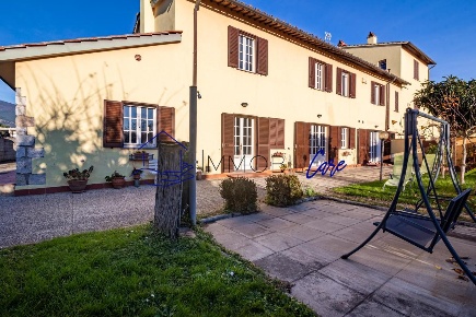 Foto Villa bifamiliare a Vicopisano di 150 m² con 6 locali in vendita