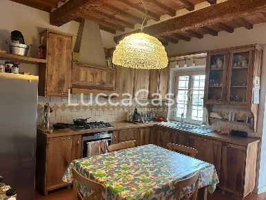 Foto Casa indipendente a Porcari Centro di 280 m² con 8 locali in vendita
