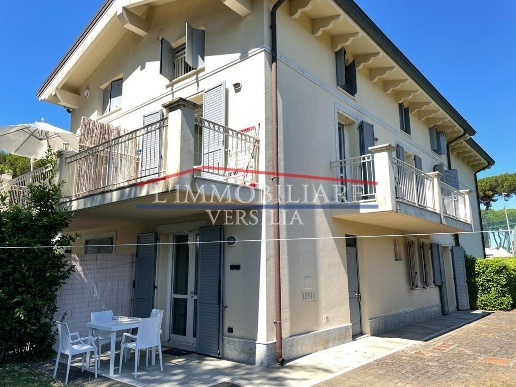 casa indipendente in vendita a Montignoso in zona Cinquale
