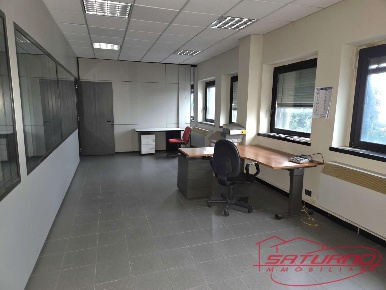 Foto Ufficio a Capannori Lammari - Lunata di 90 m² con 3 locali in vendita