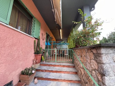 Foto Villa bifamiliare a Montignoso Cinquale di 110 m² con 5 locali