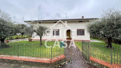 Foto Casa indipendente a Porcari Centro di 130 m² con 4 locali in vendita