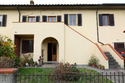 Foto Villa a schiera a Casciana Terme Lari Quattro Strade di 234 m²
