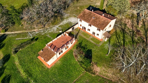 Foto Villa unifamiliare a Scarperia e San Piero Scarperia di 490 m²