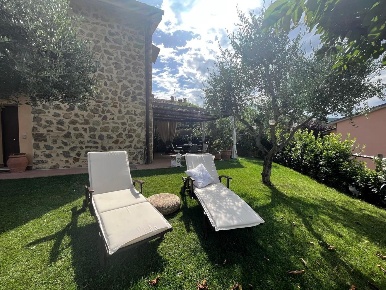 Foto Villa a schiera a Monteriggioni di 192 m² con 5 locali in vendita