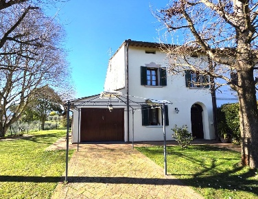 Foto Casa indipendente a Santa Maria a Monte Centro di 198 m² con 6 locali