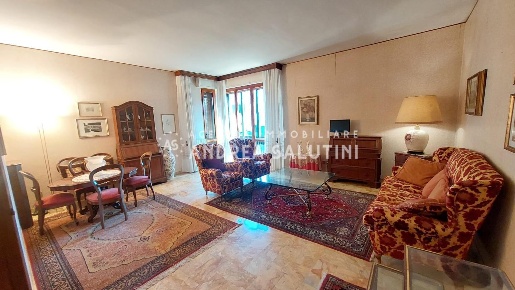 Foto Appartamento a Pontedera Oltrera di 204 m² con 8 locali in vendita