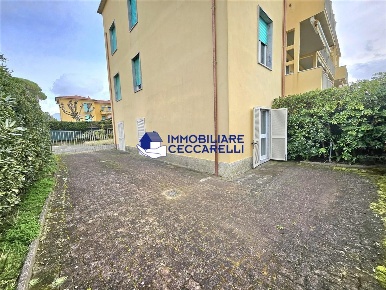 Foto Appartamento a Massa Marina di Massa Centro di 75 m² con 4 locali