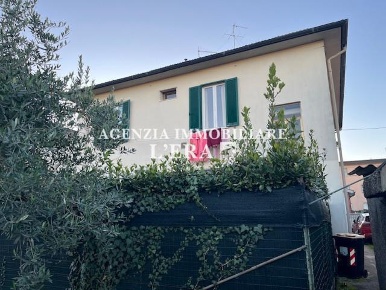 Foto Villa bifamiliare a Pontedera Villaggi, Bellaria di 100 m² in vendita