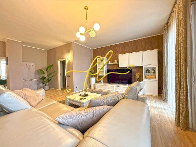 Foto Appartamento a Cecina Cecina Centro di 139 m² con 6 locali in vendita