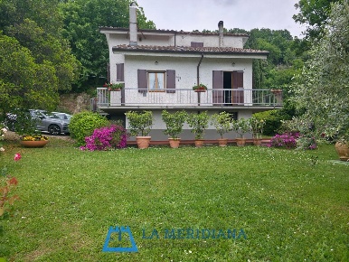 Foto Casa indipendente a Larciano di 190 m² con 10 locali in vendita