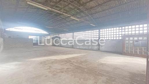 Foto Magazzino a Capannori Massa Macinaia - San Leonardo di 410 m²