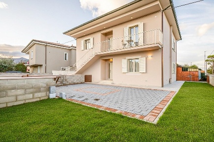 Foto Appartamento a Bientina Centro di 140 m² con 4 locali in vendita