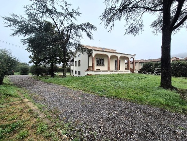 Foto Villa unifamiliare a Capannori Massa Macinaia - San Leonardo di 280 m²
