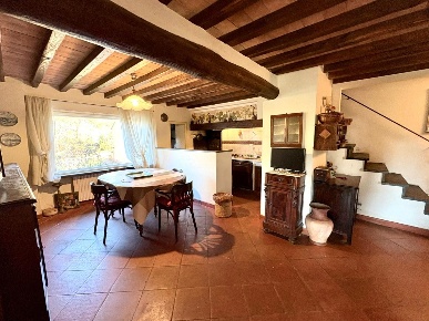 Foto Casale a Crespina Lorenzana Lorenzana di 200 m² con 8 locali