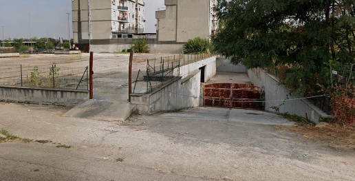 Foto Box a Garbagnate Milanese Centro di 1525 m² con 64 locali in vendita