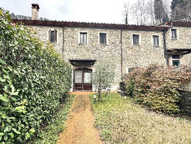 Foto Rustico in Via Michelangelo Buonarroti 15, Vaiano Centro di 90 m²