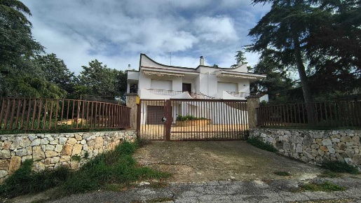 Foto Villa unifamiliare in C.da Monte Cipolla, Castellana Grotte di 184 m²