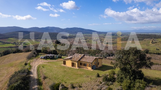 Foto Villa unifamiliare in Strada di Cupi 47, Magliano in Toscana di 186 m²