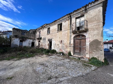Foto Rustico a Pescara Colli Gesuiti di 500 m² con 10 locali in vendita