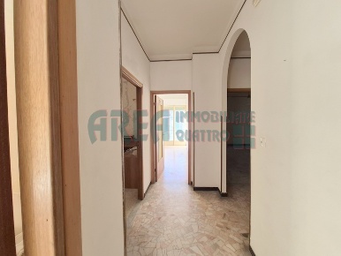 Foto Appartamento in Via Scarincio, Imperia Porto Maurizio di 135 m²
