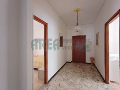 Foto Appartamento in Via Scarincio, Imperia Porto Maurizio di 132 m²