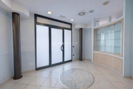 Foto Locale commerciale in Via del Mare, San Benedetto del Tronto di 110 m²