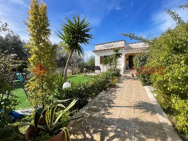 Foto Villa singola in Viale DEI ROMANI 6, Pulsano di 115 m² con 4 locali