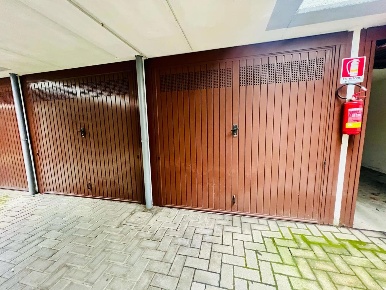 Foto Box in Via IV Novembre 16, Cabiate di 16 m² in vendita