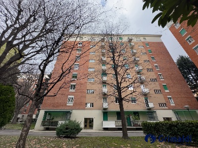 Foto Appartamento in Via San Gimignano 5, Milano Lorenteggio di 90 m²