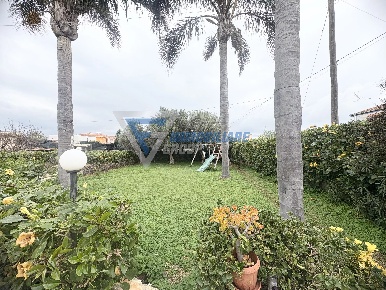 Foto Villa unifamiliare in VIA FILICUDI, Siracusa Arenella con 3 locali