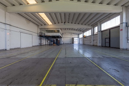 Foto Capannone industriale in Via ambrosoli 8, Rodano Millepini di 675 m²