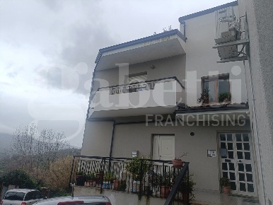 Foto Appartamento in Viale Cassiodoro 2, Squillace di 97 m² con 4 locali