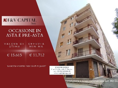 Foto Locale commerciale in Corso Luciano Couvert, Susa di 46 m² in vendita