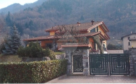 Foto Appartamento in Saletti, Esine Plemo di 315 m² con 8 locali in vendita