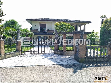 Foto Villa unifamiliare in Via Corte, San Zenone degli Ezzelini di 301 m²