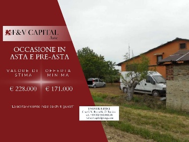 Foto Villa unifamiliare in Via Sant'Anna, Cavour di 360 m² con 6 locali