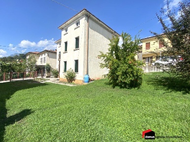 Foto Villa unifamiliare a Lugo di Vicenza di 150 m² con 7 locali in vendita