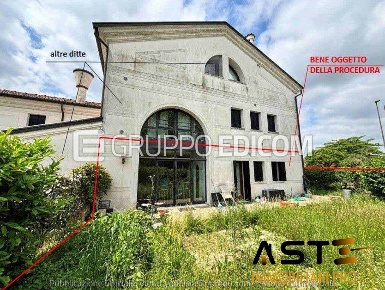 Foto Appartamento in Via Ongarine, Paese di 106 m² con 6 locali in vendita