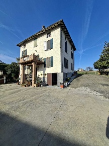 Foto Villa bifamiliare a Salsomaggiore Terme di 296 m² con 11 locali