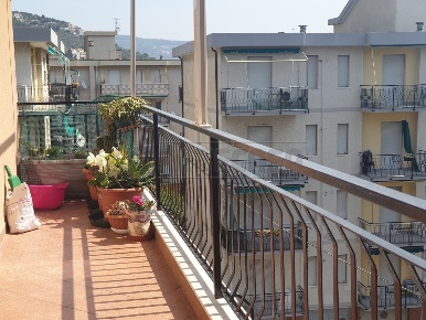Foto Appartamento in Via Privata Canneva 106, Pietra Ligure Centro di 75 m²