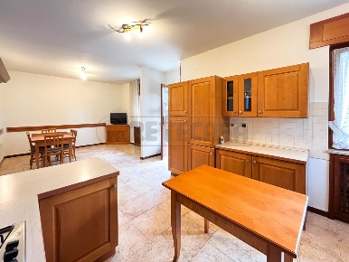 Foto Appartamento in Via T. Dal Molin, Creazzo Centro di 90 m² con 5 locali