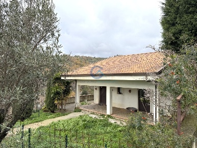 Foto Villa unifamiliare in Via Codella, Settingiano di 160 m² con 5 locali