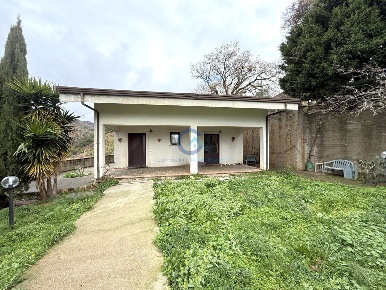 Foto Villa unifamiliare in Via Codella, Settingiano di 160 m² con 5 locali