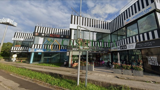 Foto Attività commerciale in Via Enrico Fermi 56, Curno di 1000 m²