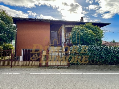 Foto Villa singola in Via Gualtiero Berti 3, Maccagno con Pino e Veddasca