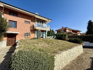 Foto Appartamento in Via Frejus 3, Rosta di 100 m² con 5 locali in vendita